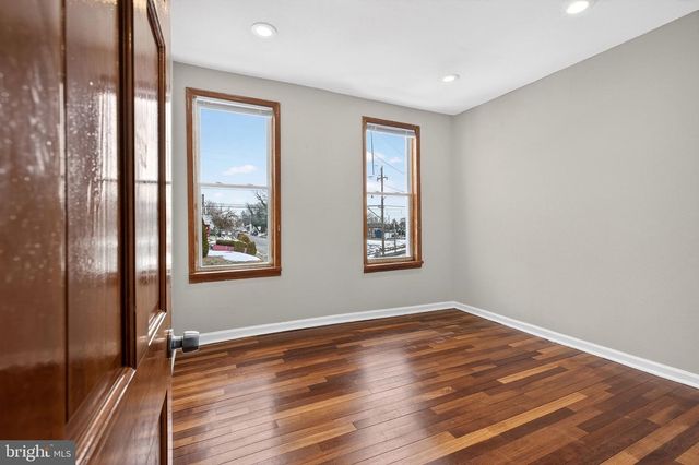 4 S 6TH ST, Darby, PA 19023