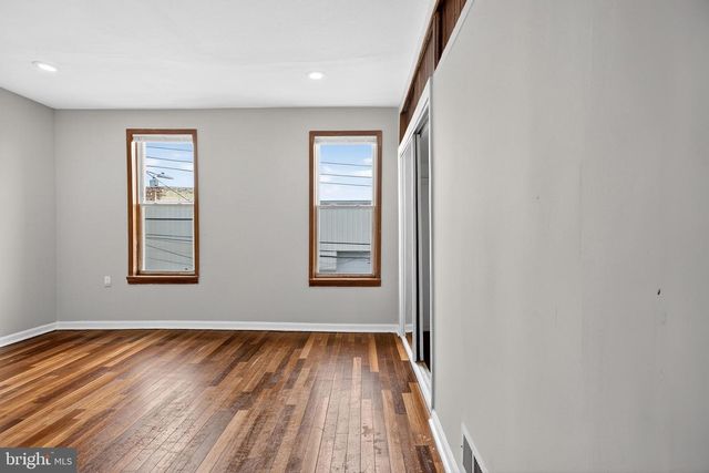 4 S 6TH ST, Darby, PA 19023