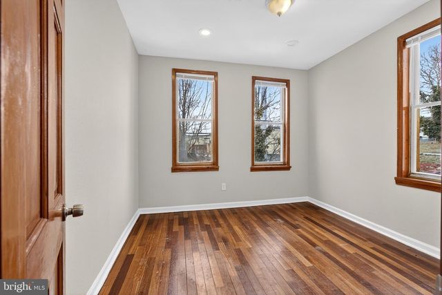 4 S 6TH ST, Darby, PA 19023