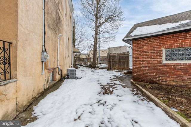 4 S 6TH ST, Darby, PA 19023