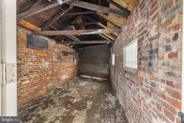 4 S 6TH ST, Darby, PA 19023