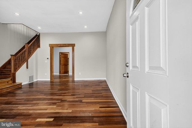 4 S 6TH ST, Darby, PA 19023