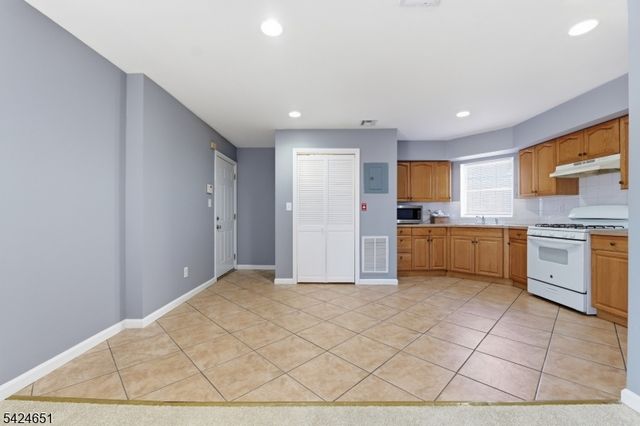 459 Fulton St, Elizabeth City, NJ 07206