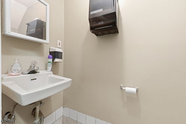 459 Fulton St, Elizabeth City, NJ 07206