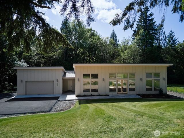 956 Paine Road, Castle Rock, WA 98611