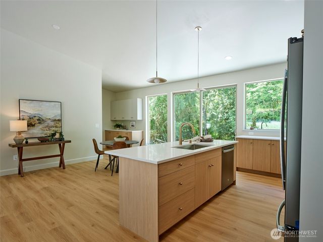 956 Paine Road, Castle Rock, WA 98611