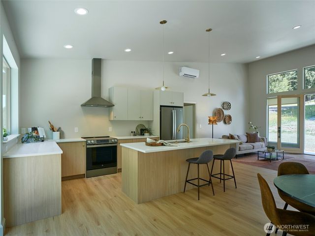 956 Paine Road, Castle Rock, WA 98611