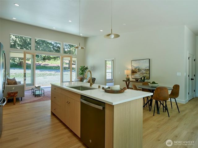 956 Paine Road, Castle Rock, WA 98611