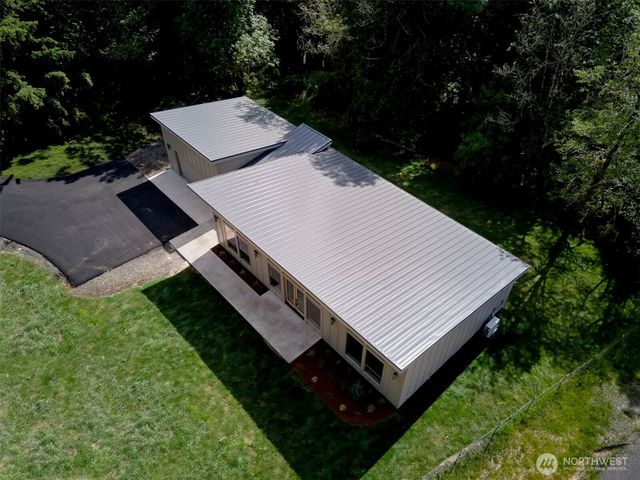 956 Paine Road, Castle Rock, WA 98611