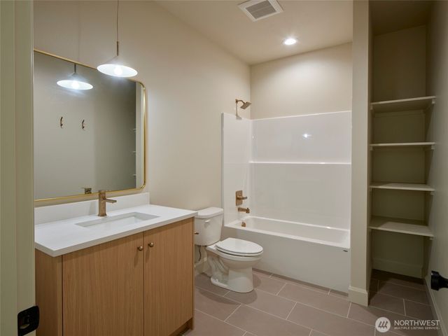 956 Paine Road, Castle Rock, WA 98611