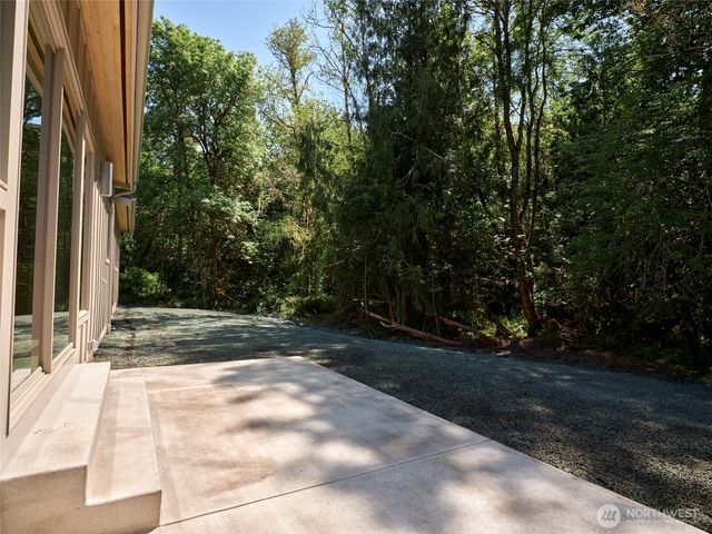 956 Paine Road, Castle Rock, WA 98611