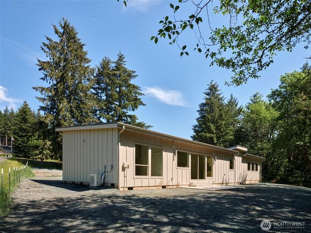 956 Paine Road, Castle Rock, WA 98611