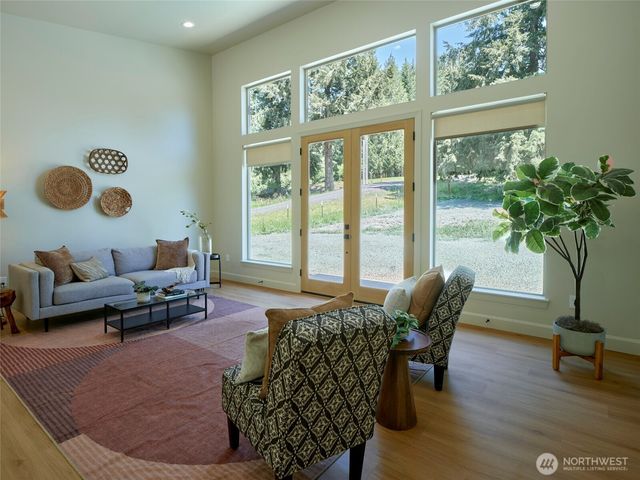 956 Paine Road, Castle Rock, WA 98611