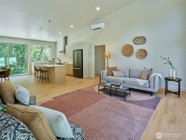956 Paine Road, Castle Rock, WA 98611