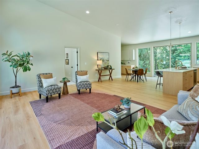 956 Paine Road, Castle Rock, WA 98611