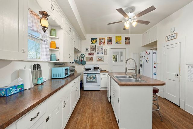 541 Robindale, Bandera, TX 78003