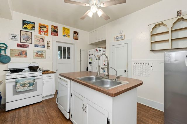 541 Robindale, Bandera, TX 78003