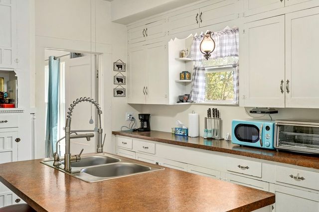 541 Robindale, Bandera, TX 78003