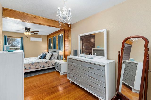 541 Robindale, Bandera, TX 78003