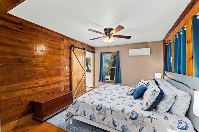 541 Robindale, Bandera, TX 78003