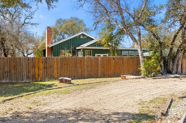 541 Robindale, Bandera, TX 78003
