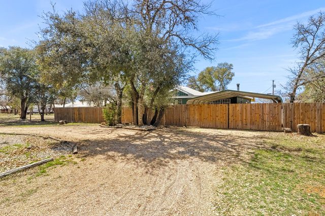 541 Robindale, Bandera, TX 78003