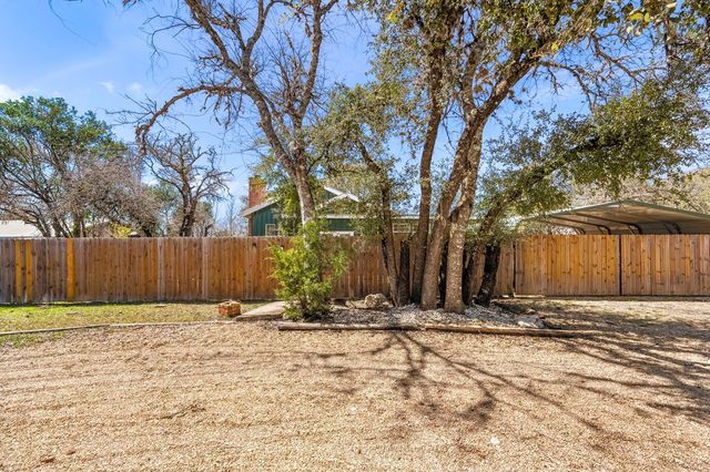541 Robindale, Bandera, TX 78003