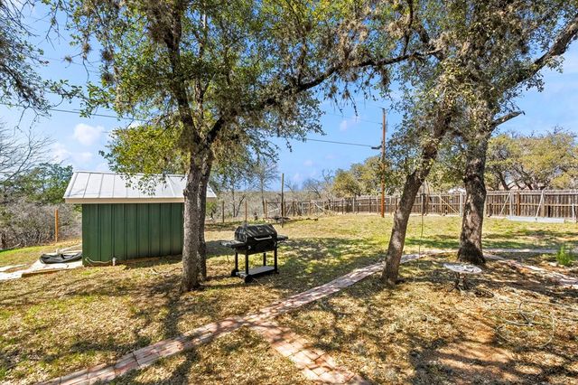 541 Robindale, Bandera, TX 78003