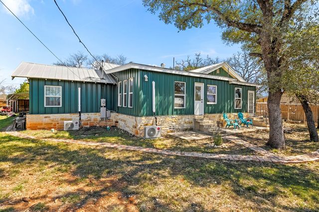 541 Robindale, Bandera, TX 78003