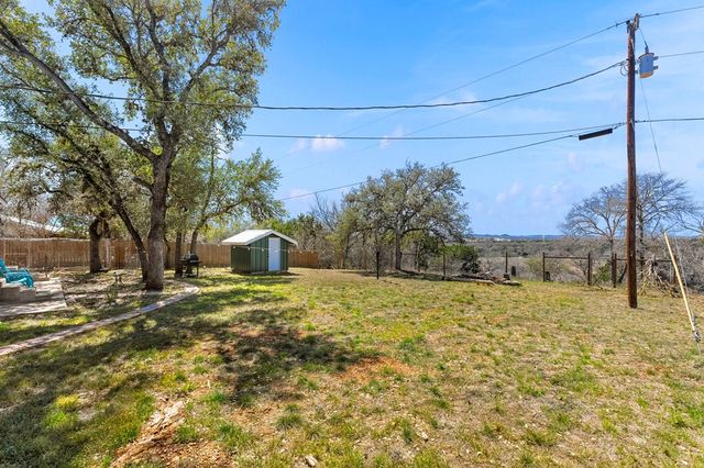 541 Robindale, Bandera, TX 78003
