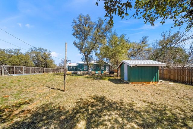 541 Robindale, Bandera, TX 78003
