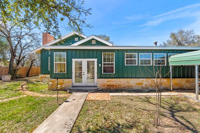 541 Robindale, Bandera, TX 78003