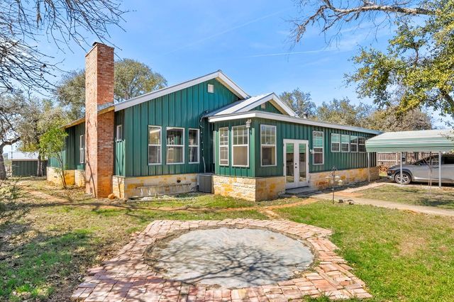 541 Robindale, Bandera, TX 78003