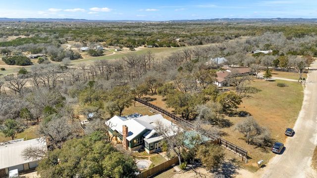 541 Robindale, Bandera, TX 78003
