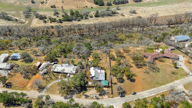 541 Robindale, Bandera, TX 78003