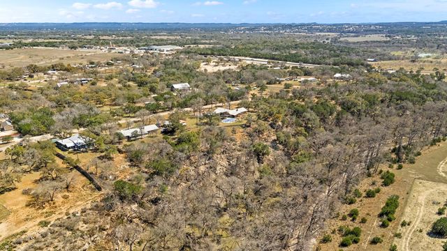 541 Robindale, Bandera, TX 78003