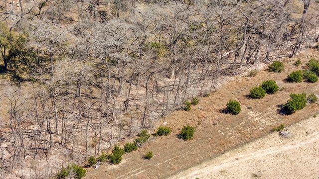 541 Robindale, Bandera, TX 78003