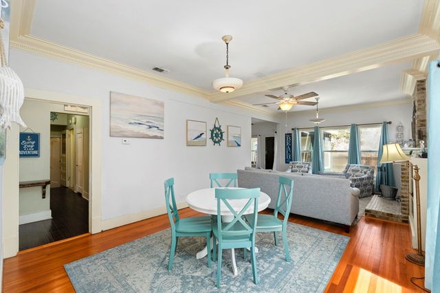 541 Robindale, Bandera, TX 78003