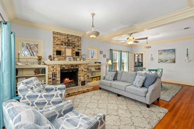 541 Robindale, Bandera, TX 78003