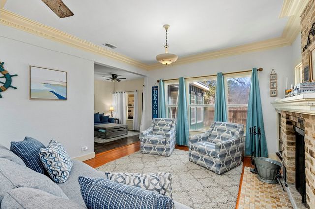 541 Robindale, Bandera, TX 78003