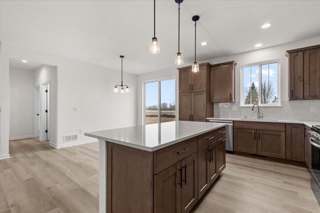 590 Twin Creeks DRIVE, Dousman, WI 53118