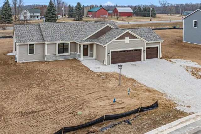 590 Twin Creeks DRIVE, Dousman, WI 53118