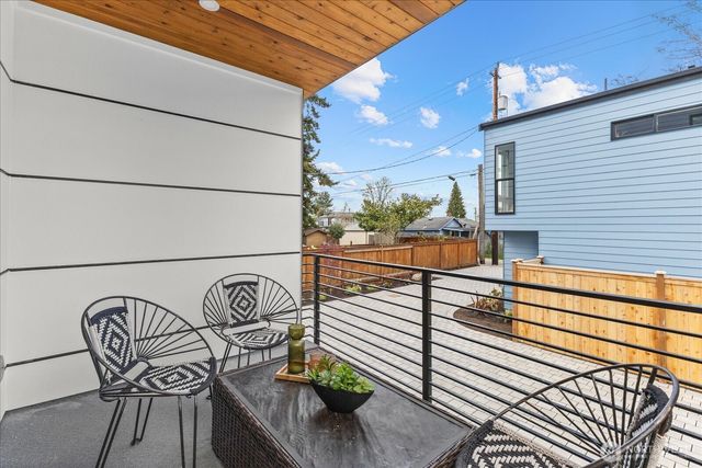 9535 Dayton Avenue N, Seattle, WA 98103