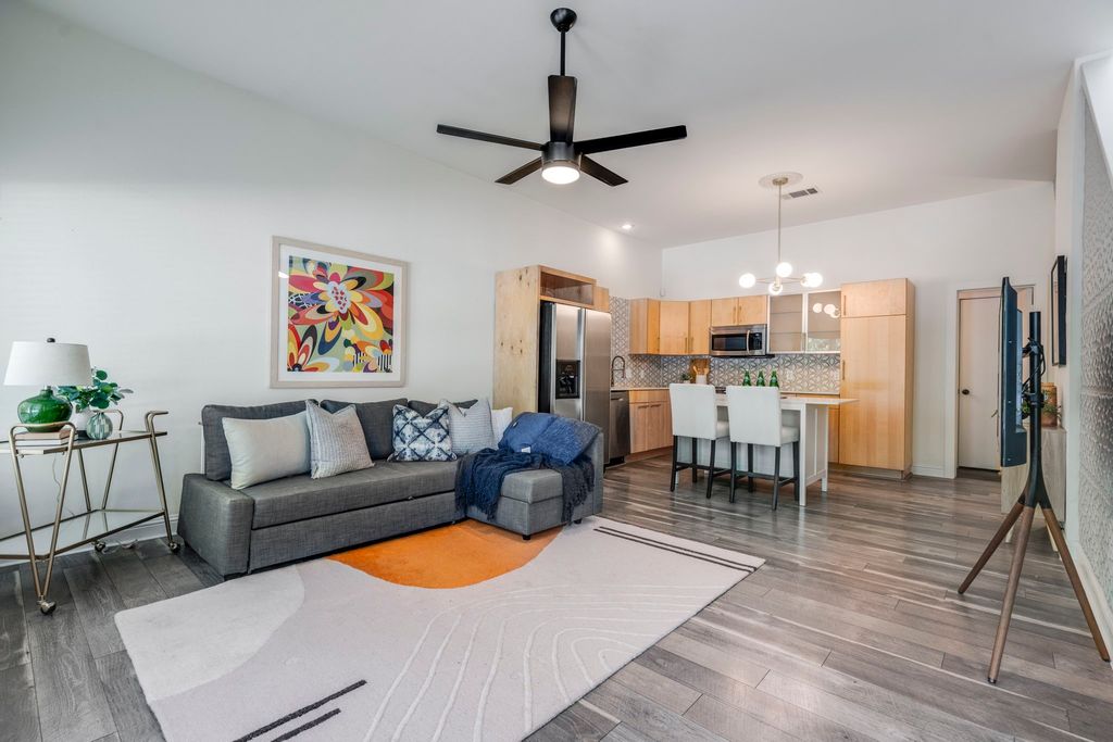 1823 S Ervay Street, Dallas, TX 75215