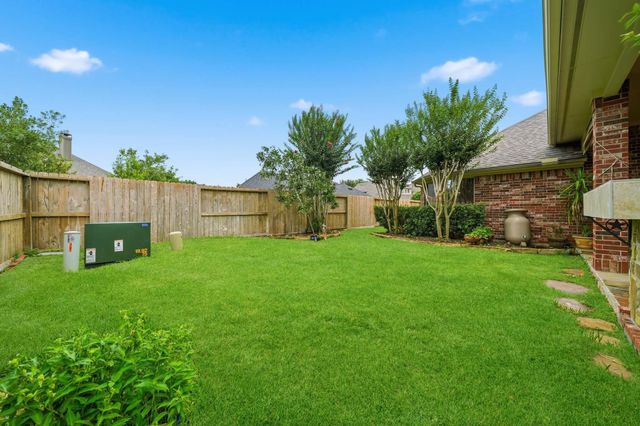 2107 Upland Shadows Drive, Sugar Land, TX 77479