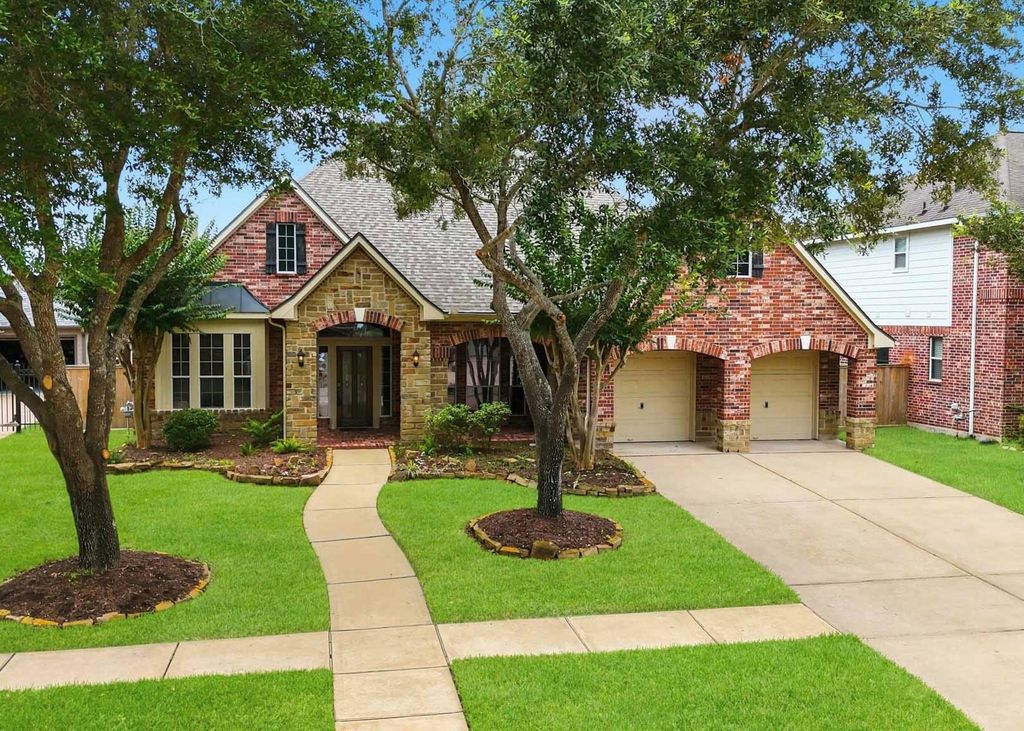 2107 Upland Shadows Drive, Sugar Land, TX 77479