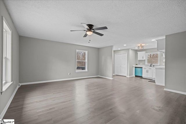 326 Millbank Road, Wellford, SC 29385