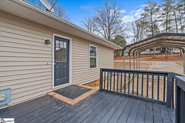 326 Millbank Road, Wellford, SC 29385