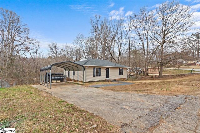 326 Millbank Road, Wellford, SC 29385