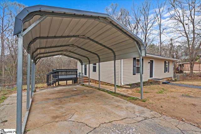 326 Millbank Road, Wellford, SC 29385